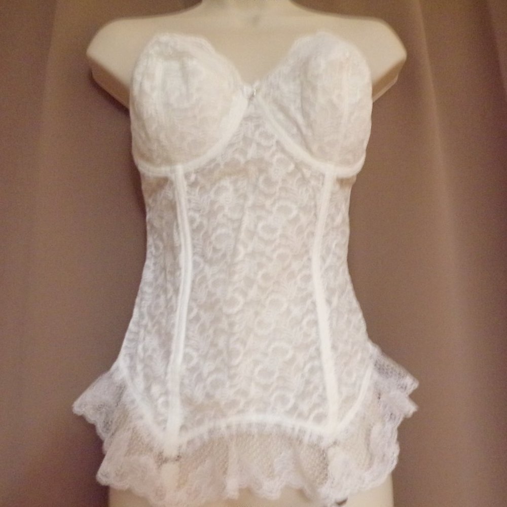 Vintage Goddess Strapless White Lace Corset Size 36 C